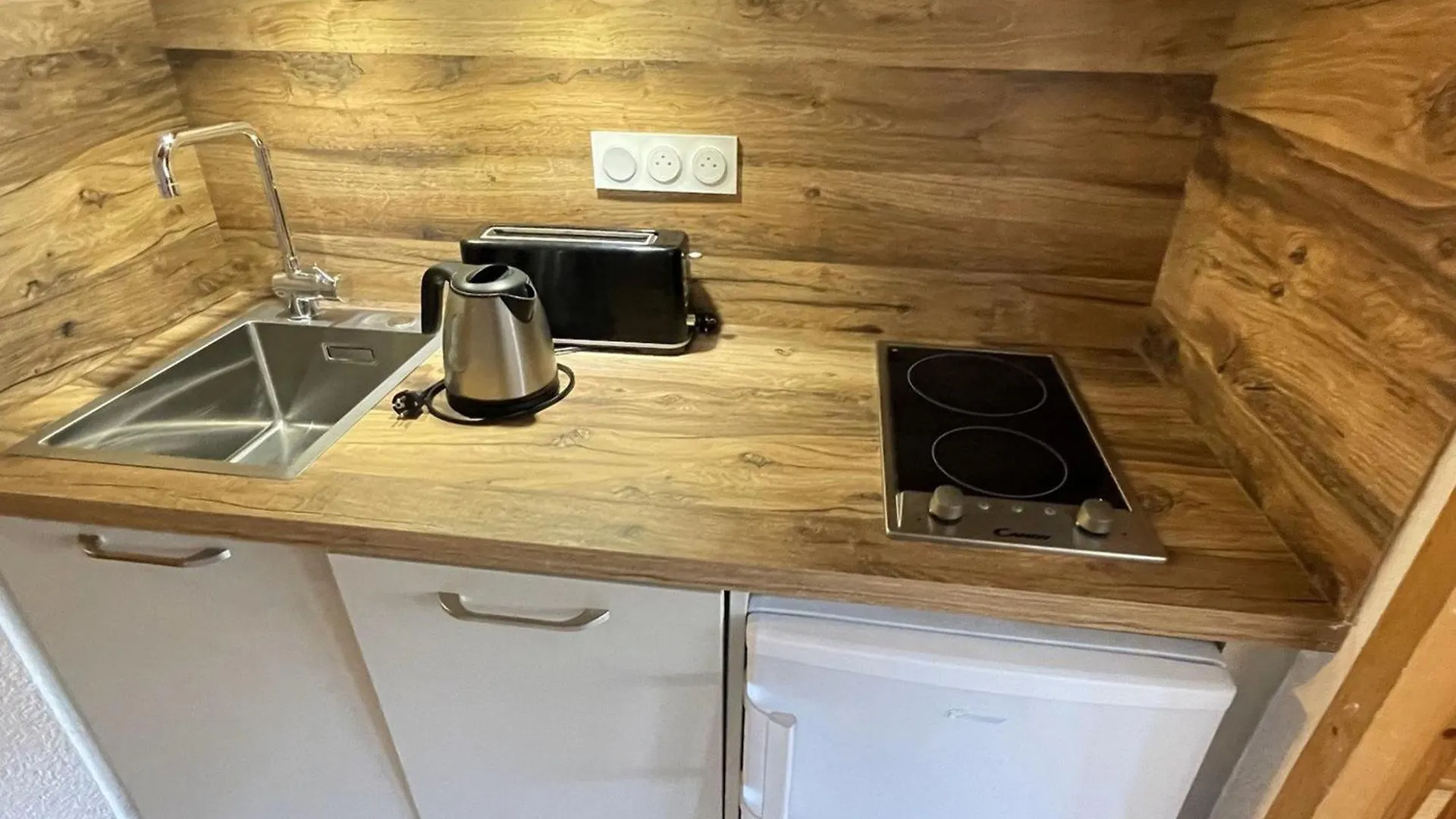 Appartement 2 Pieces Pour 4 Personnes A Meribel, Central Et Proche Pistes - Fr-1-411-739 Les Allues شقة